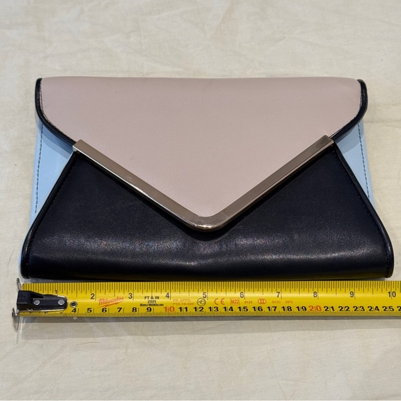 Aldo Elegant Chain Shoulder Bag or Clutch, Preowned Great Condition, Multi Color - Picture 12 of 13